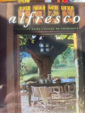 The Way We Live: alfresco coffee table book - green cover